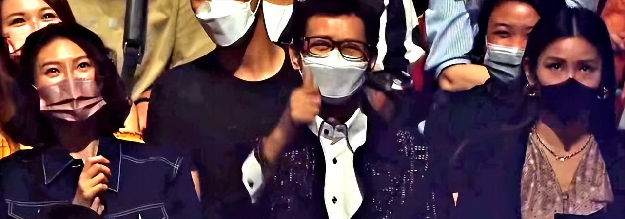 郑欣宜|郑欣宜开演唱会,郑少秋带两个妹妹去捧场,不见继母官晶华