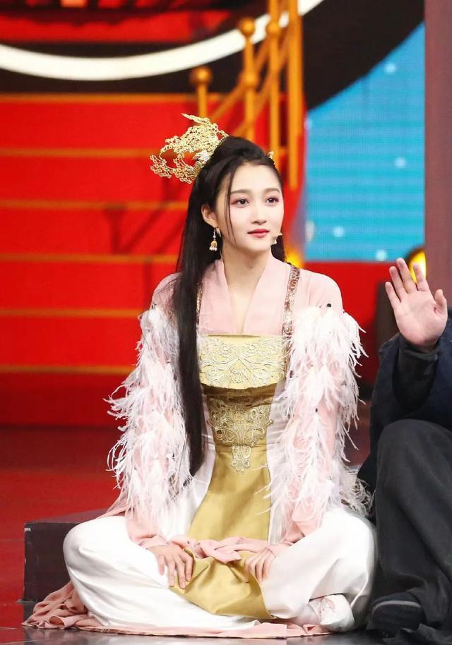 关晓彤|把《王牌》里的古装造型焊身上吧,关晓彤