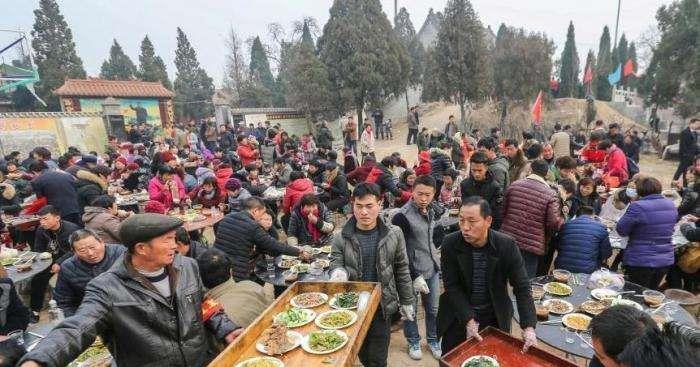 重庆老头拒缴电费与村支书闹翻,05年在其寿宴投毒:没想过会死人