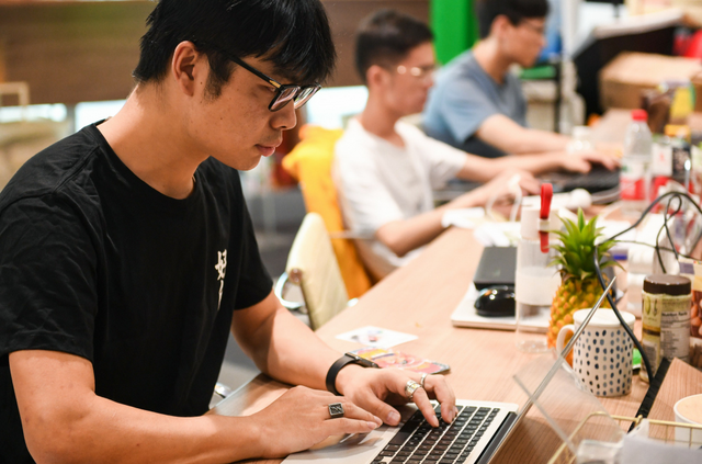 裁员|不惧“中年危机”的3类职业，工资不高但越老越吃香，你选对了吗