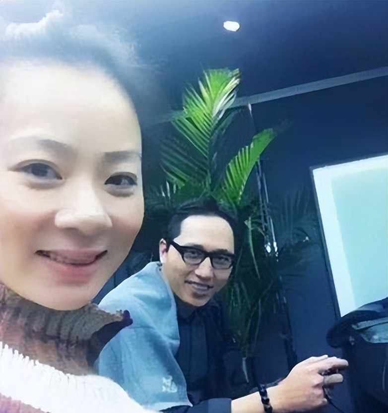 华少|华少，他究竟错在哪儿？他妻子长得不好看？所以华少就很少晒？