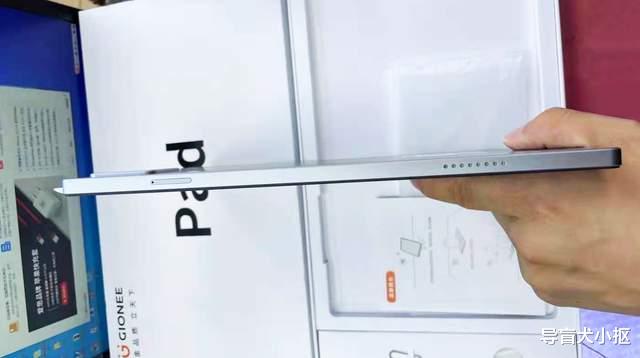 手机之后推出的平板电脑,这款金立pad,轻薄设计中透着苹果风