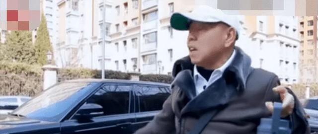 潘长江|沉迷直播带货的潘长江，缺钱吗？比起缺钱他似乎更自卑