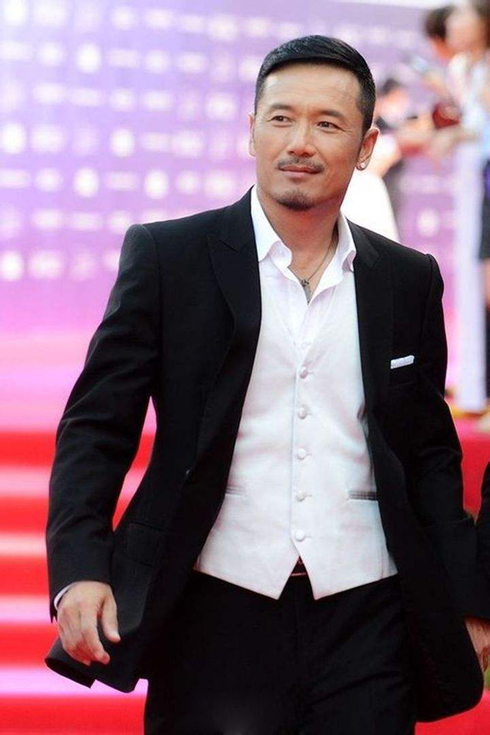 明星|老当益壮的男星只服这5位，年过花甲没老人味，脸上的褶子都识趣