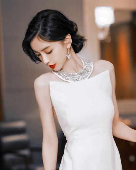 Angelababy|angelababy助理否认网传聊天记录，还在努力上班中