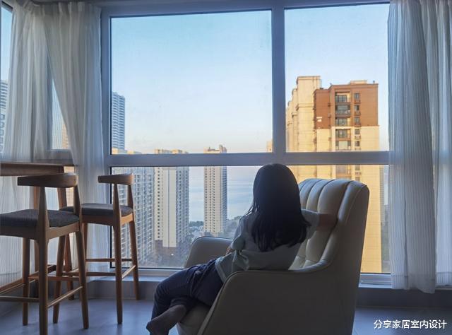 入住半年的新房，餐厅设卡座，沙发不靠墙很实用，看完全屋很治愈