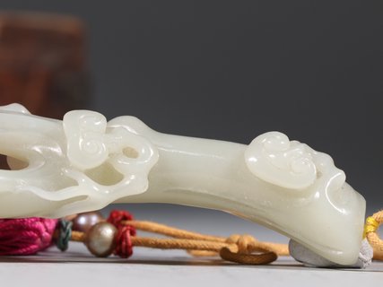 和田玉籽料|清代：和田玉籽料灵芝如意一柄