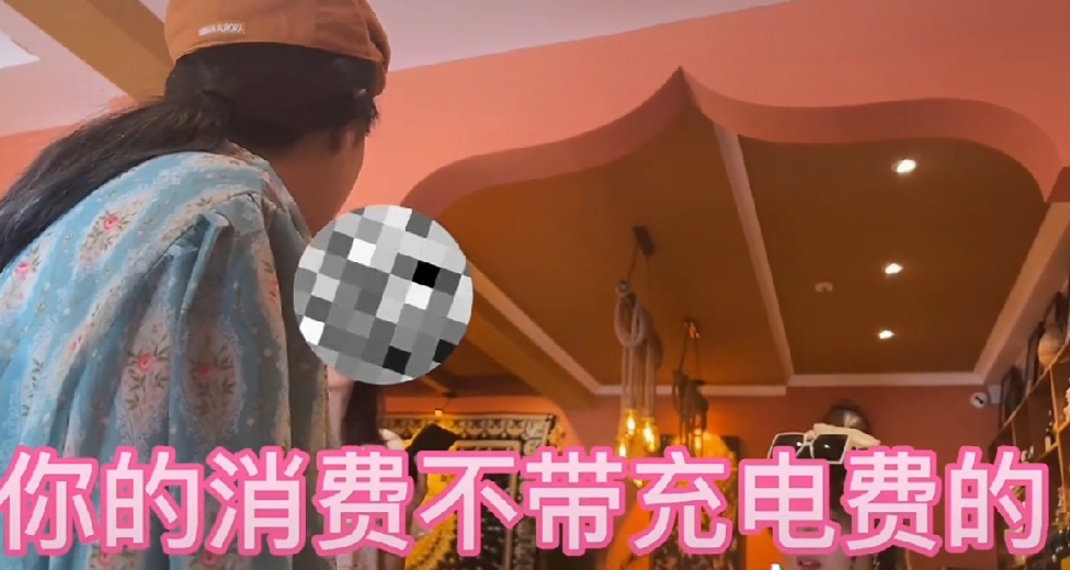 莲花山|游客在喀什古城，却被店家告知，坐一下需要提前支付120元