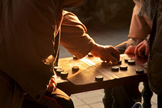 中国象棋|中国象棋：象棋为什么能让人“乐不思蜀”？看完涨知识了