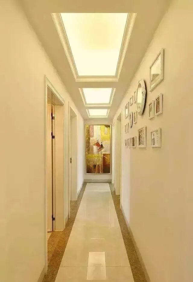 新房刚入住,朋友上门来参观,走进客厅一看都夸太漂亮了!