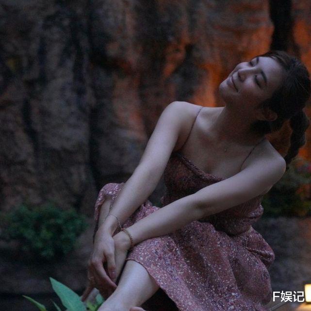 陈展鹏|TVB视帝陈展鹏带太太去旅游晒恩爱合影 为单文柔拍下个人美照