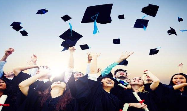 招聘|年薪50万以上的人,学历都在哪个档次?普通学历的人该清醒了