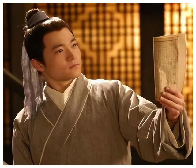 黄圣依|强吻，顶胯？娱乐圈的“假戏真做”，毁了多少女明星的清白？