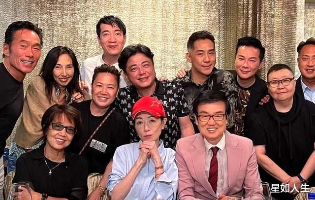 袁洁莹|袁洁莹获众好友庆生,跟黄百鸣合照如同龄人,女方暴瘦苍老引唏嘘