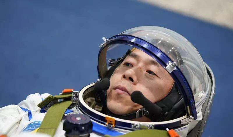 蔡旭哲|王颜晴和蔡旭哲是模范夫妻:期望化作一只小燕子,伴随丈夫一起飞