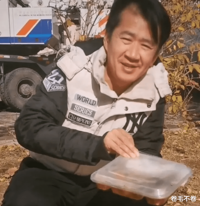 摆摊|曾经是明星，如今成了摆摊小贩，这5位落魄明星，各有辛酸苦楚