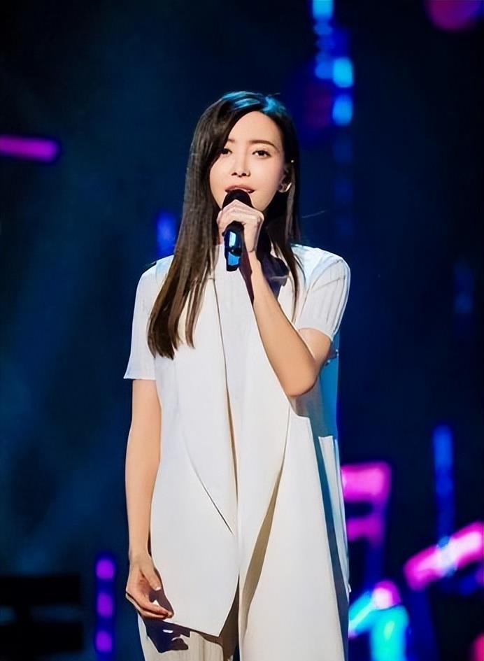 苹果 于文文长得不差，但为何她声音的识别度，远远好于本人的识别度？