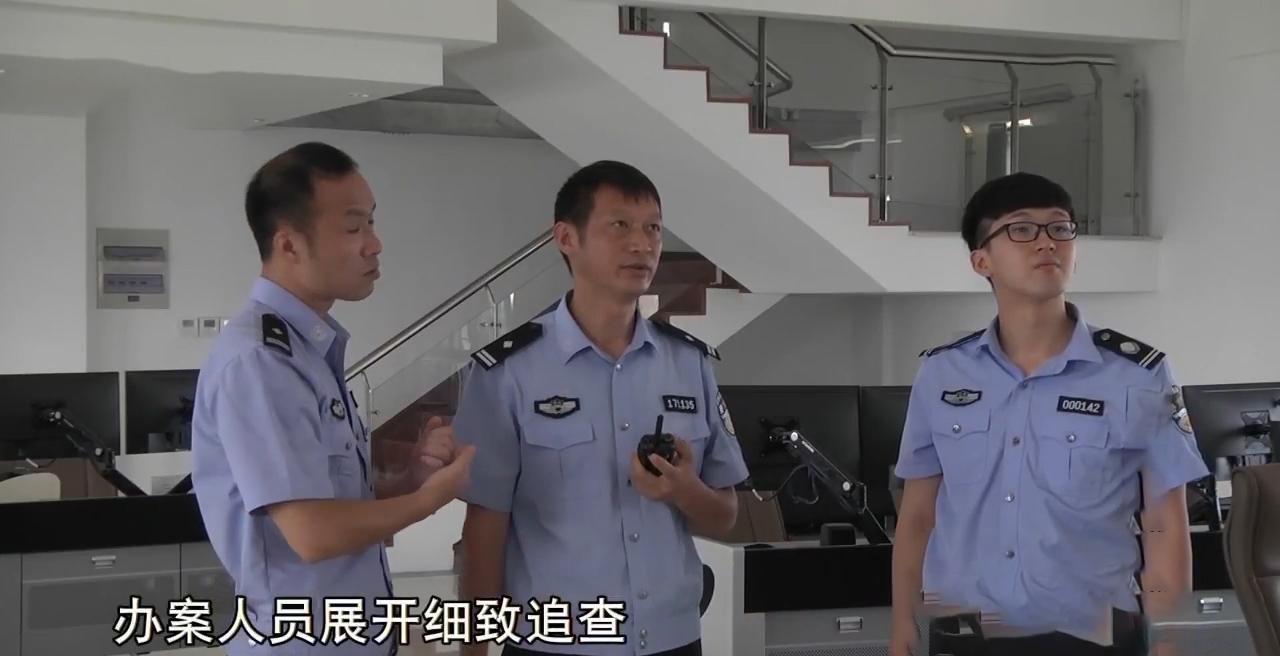 17年浙江富豪密室被盗,墙根发现隐秘盗洞,民警钻进去后大感疑惑