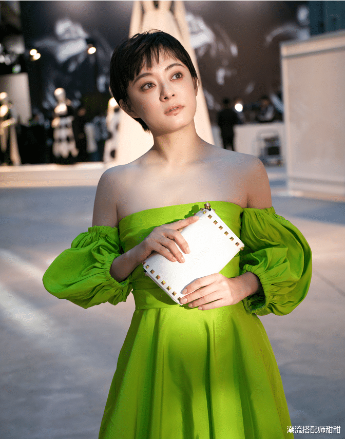 周楠|无修镜头中的孙俪看着五官真挺大的，虽然短发像出油了，但很精致