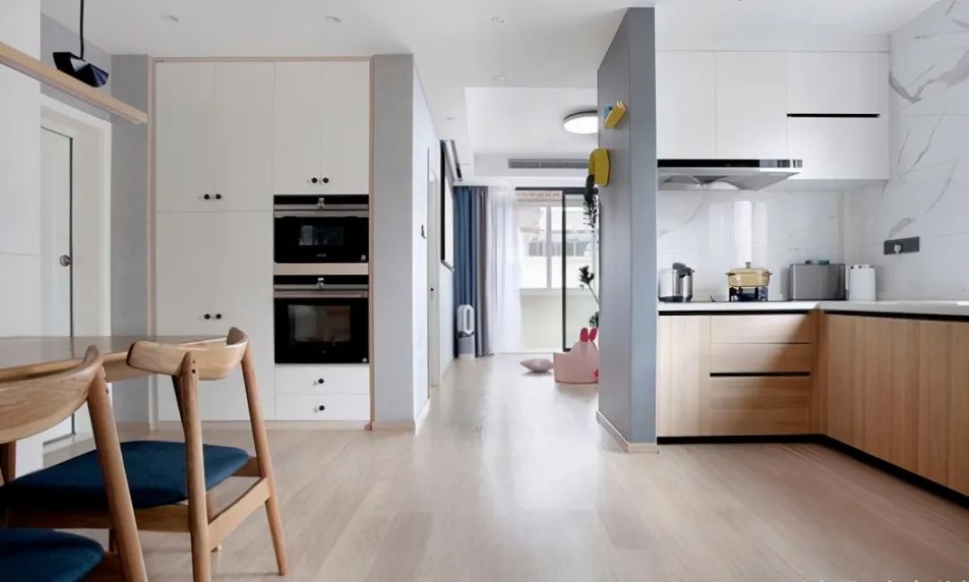 她家128平米，进门就被玄关吸引，全屋打造柜子，最喜欢儿童房