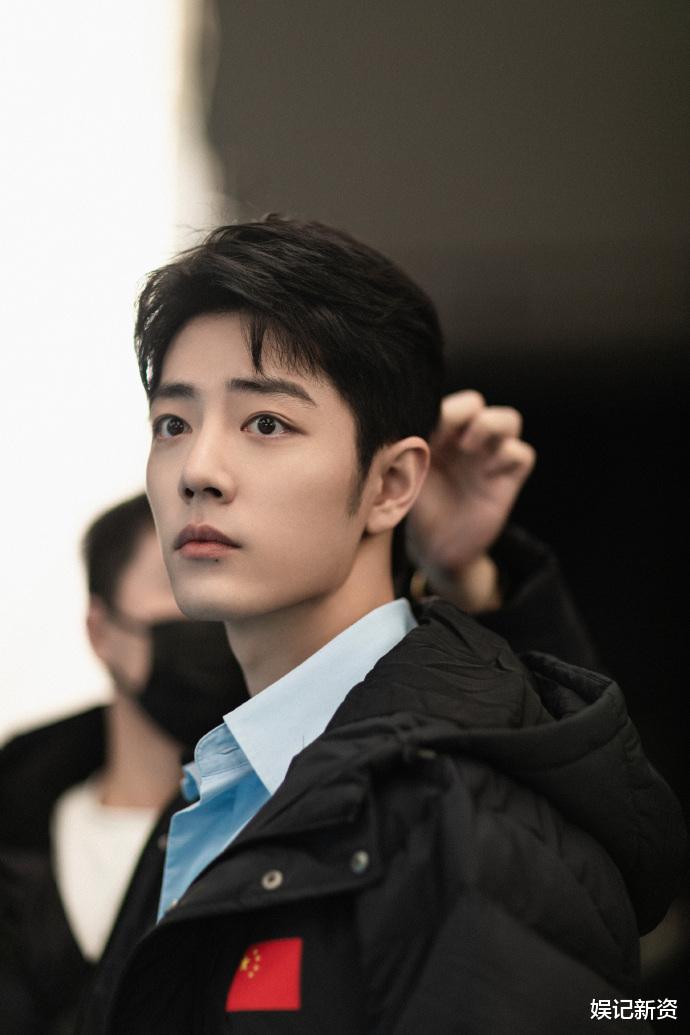 肖战|肖战直播来袭,在线试吃美食,细节处体现人品!