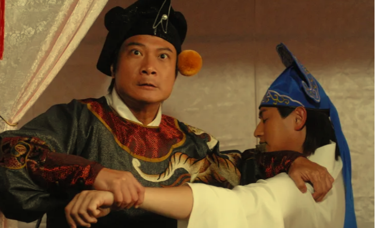 钱嘉乐|57岁钱嘉乐，被曝街头与人互殴：动作专业却被嘲惨败，对方一直挑衅？