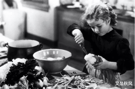 孔雪儿|秀兰邓波尔：她是天才童星，3岁出道即巅峰却是母亲敛财的牺牲品