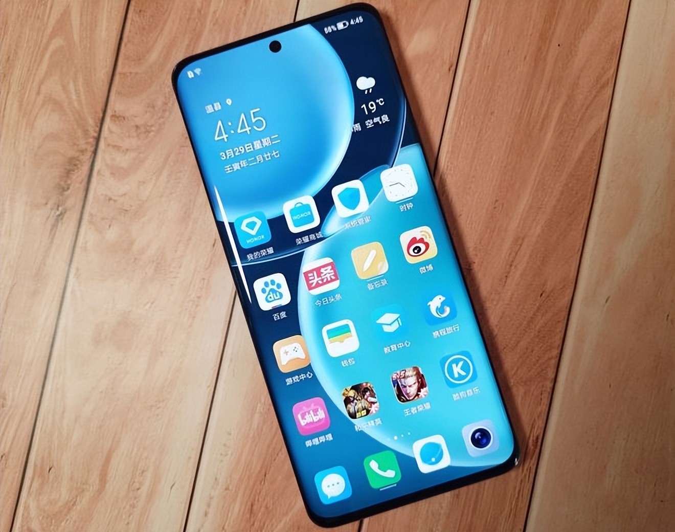 高通骁龙|少花钱能有旗舰体验？新骁龙8手机荣耀Magic4标准版有满意的答案