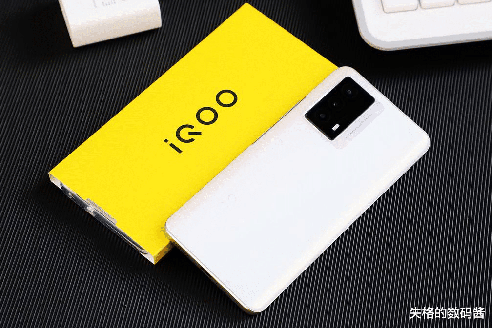 荣耀|买手机别抠抠搜搜，这3款12GB+256GB手机值得入手，能买大别买小