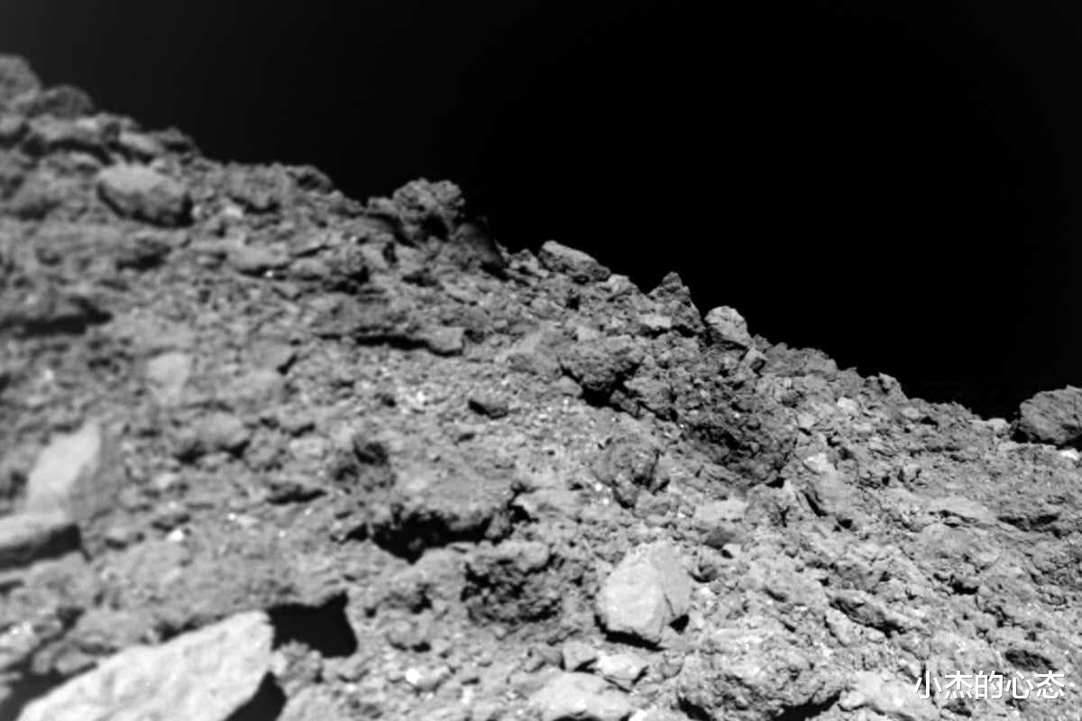 日本探测器发现小行星“龙宫”身上有个非常奇怪的特点