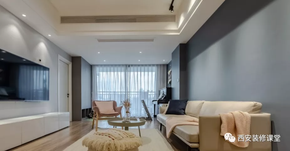 客厅与阳台彻底打通,区域划分怎么做?