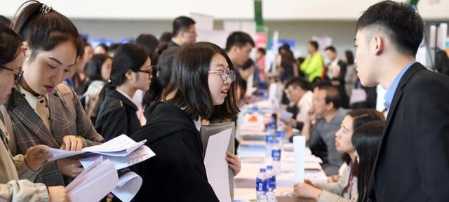 大学|在同一单位中，“校招和社招”差的不是一星半点，别等去了才明白