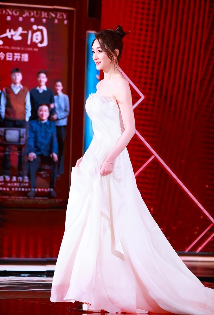 柳岩|内娱女星姿态万千,美丽“冻”人。