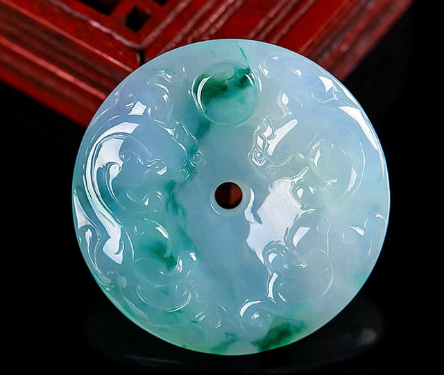 玉雕|千年不败的平安扣，在玉雕师眼里还能这样玩！