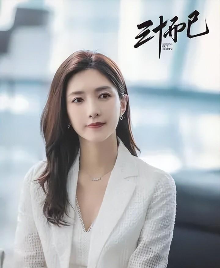 江疏影|江疏影身材抢眼迷人，气场强势写真图集