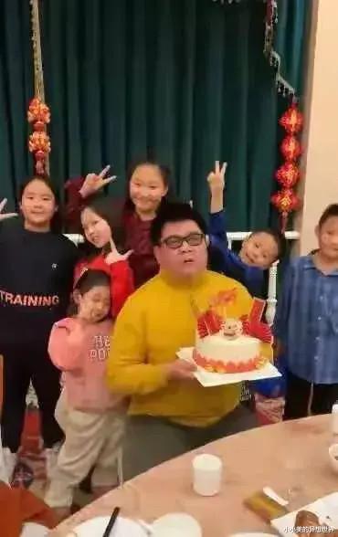 星光大道|《星光大道》歌手杨光耍大牌,被导演怒斥:你给我滚出娱乐圈!