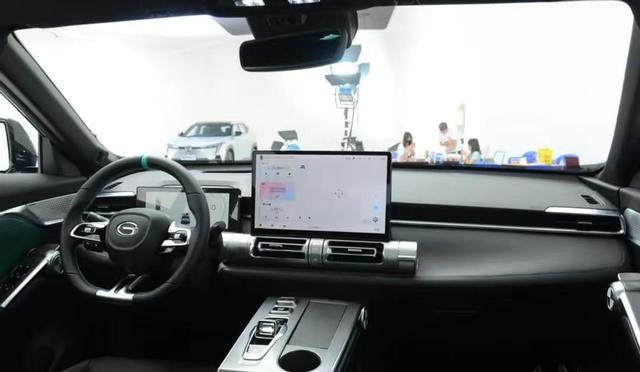 传祺酷影到店实拍,实力碾压哈弗H6,续航1600km,仅11万起售