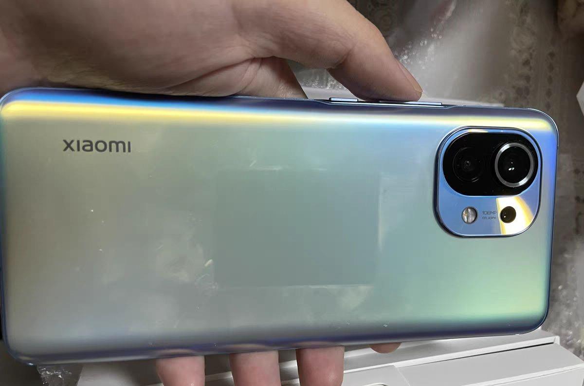 小米科技|從3999跌至2499元，E4曲面屏+無線充電，從高端市場跌至中端市場