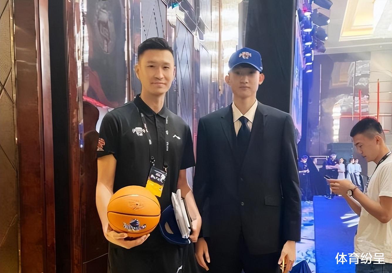 刘维伟|刘维伟摊牌了，和CBA弱旅进行深度接触，婉拒2队，霍楠有高人相助