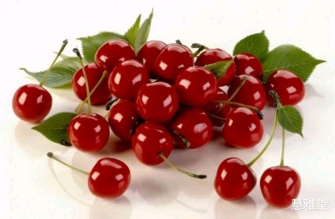 水果 女人如果不差钱，日常多吃“4果1茶”，有助美容养颜，气色好