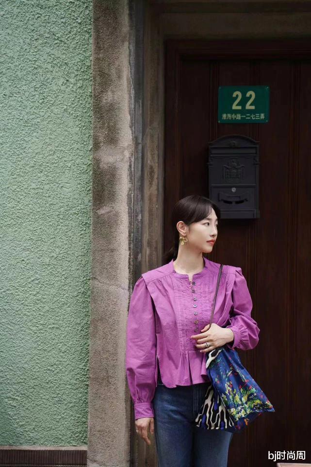 穿衣搭配|白百何穿搭大放送，粉色系上衣看起来好减龄