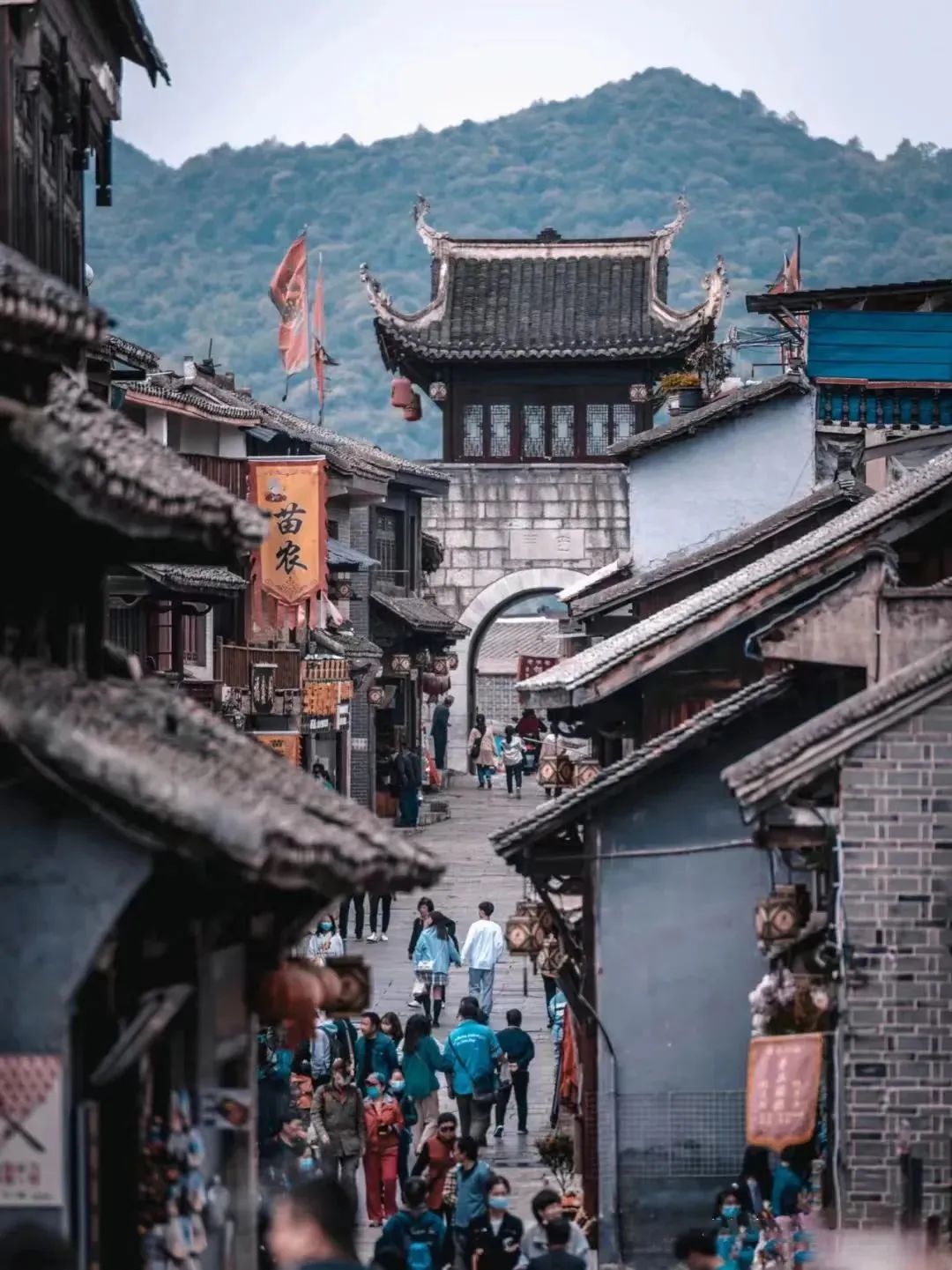 贵州|机票低至¥200,比九寨更惊艳,这座夏日23度的中国凉都,嗜酸又爱辣!