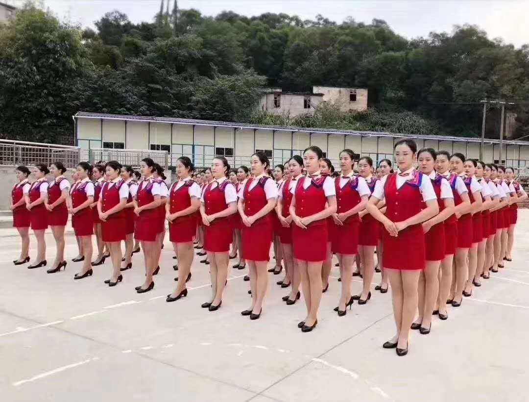 女孩|中专女孩vs高中女孩,一张对比照显露差距,同样青春不同命运