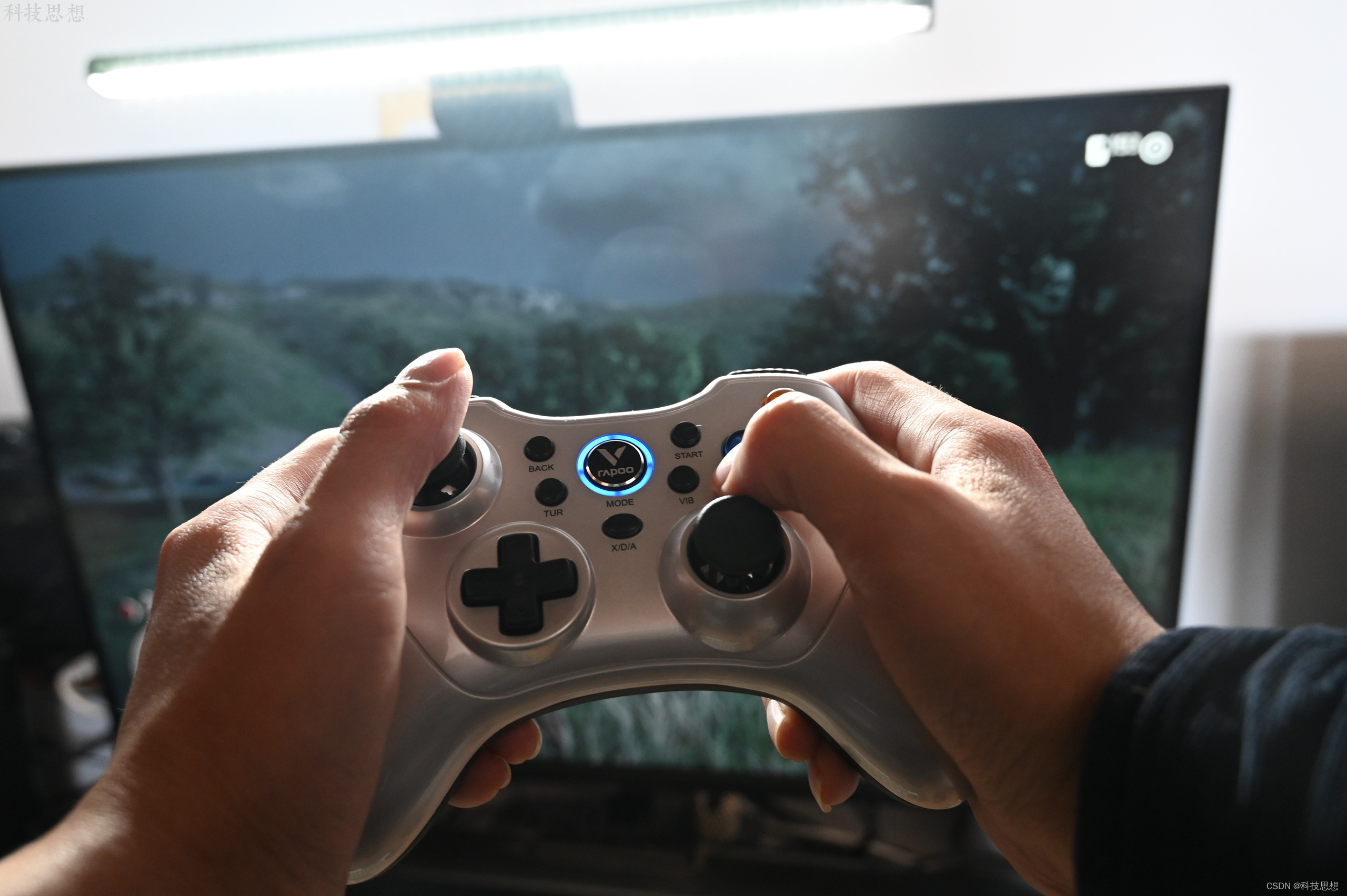 兼容出色的双模振动手柄，手感细腻设计好看，雷柏V600S上手