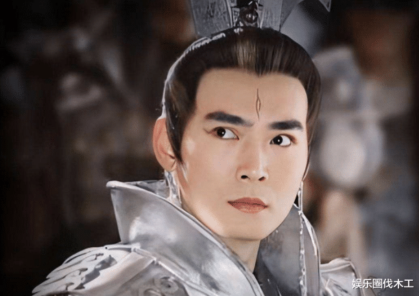 钱嘉乐|曝二郎神钱嘉乐街头互殴！动作专业将对方摔车上，后续压制好丢人