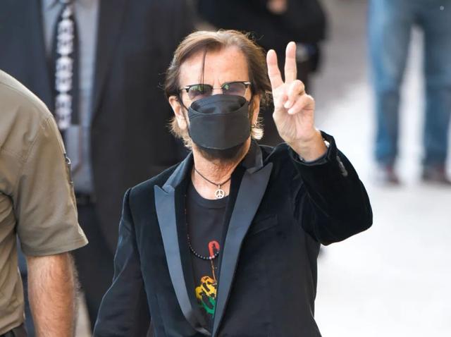 街拍|男星街拍｜陈坤冯绍峰都现身！2022超级碗“好多人啊！”