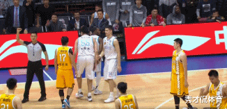 孙铭徽|格局太小！男篮国手冲突迁怒于颧骨骨折小将，球迷不满翻旧账对线