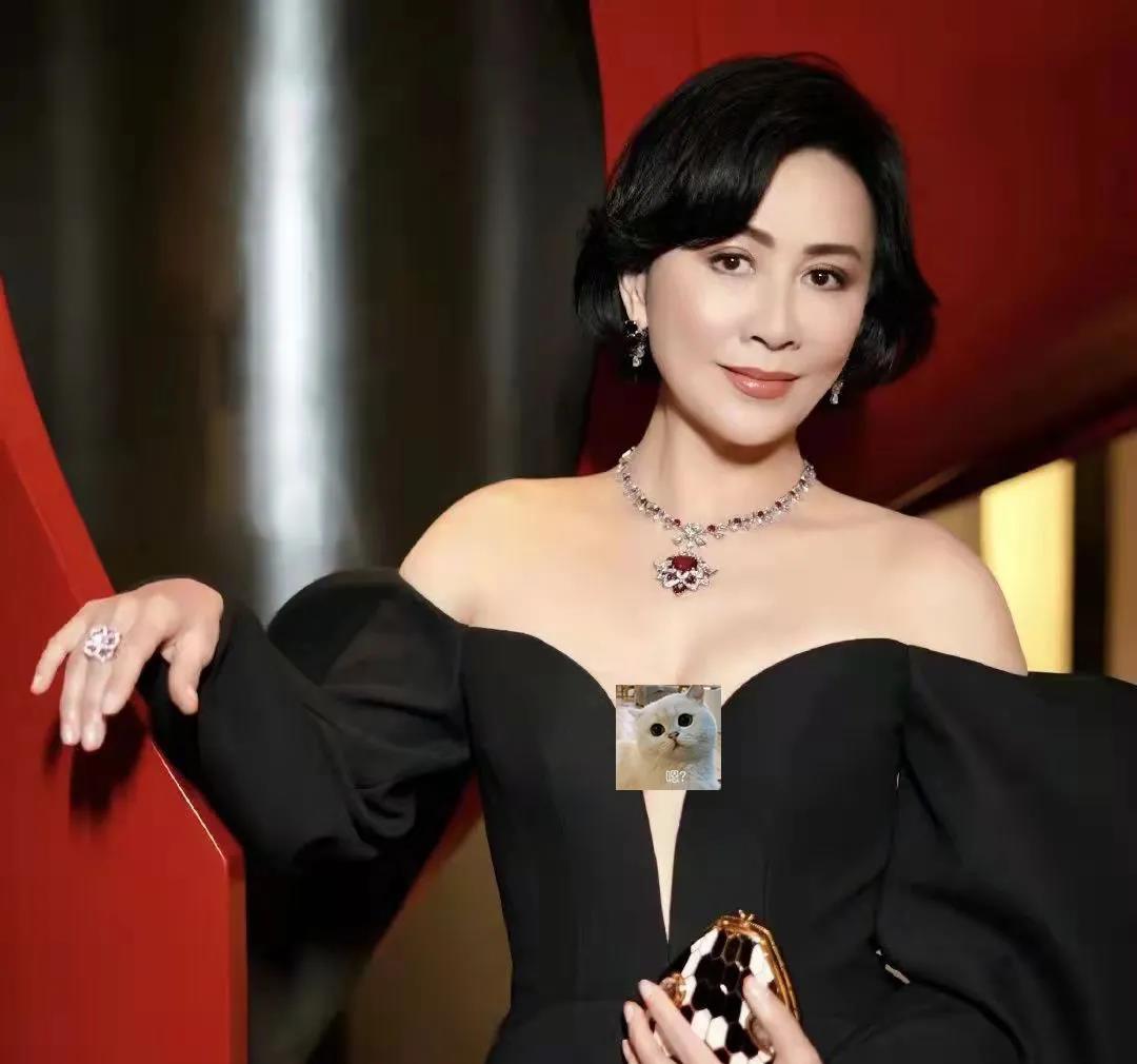 倪妮|露肩礼服别硬穿！倪妮香肩小露又纯又欲，张雨绮关晓彤肩肥脖子圆