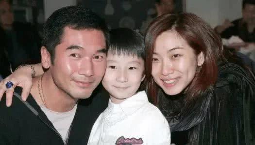 香港小姐|她获选港姐因丑被骂3年，和丈夫相爱11年，孩子颜值让港媒道歉