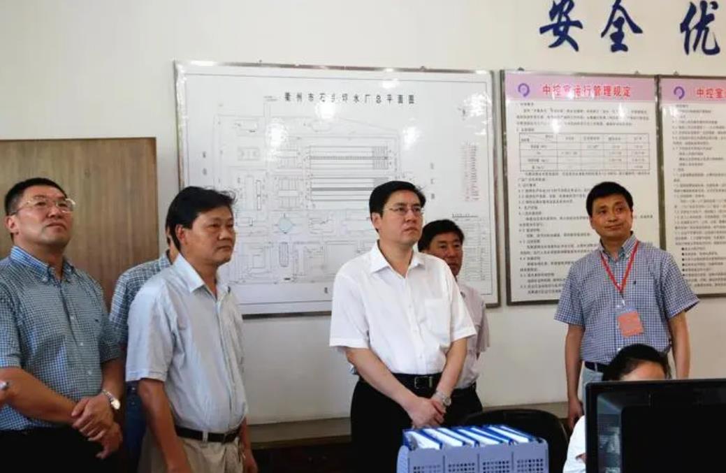 浙江书记江汛波贪723万,躲调查把金条藏鸡鸭鱼肚,消费卡埋竹林